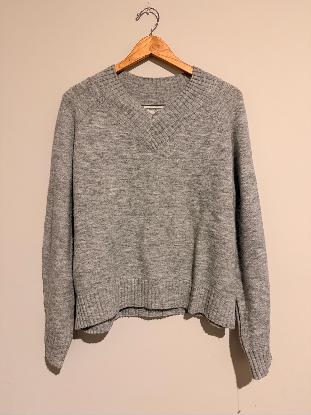 Banana Republic Alpaca Blend Women's Lightweight V-Neck Gray Sweater
